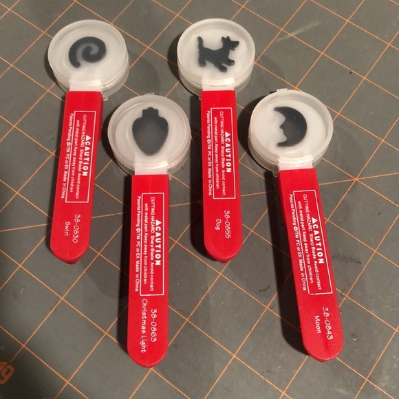 4. Sizzix Paddle Punch Positionable Hand Punch dies - Picture 6 of 15